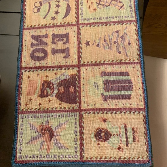 NWOT Christmas Tapestry Placemats (4) - Picture 6 of 6